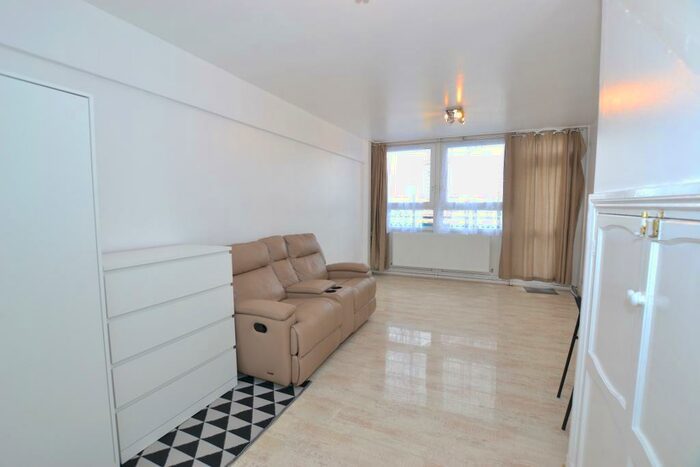 3 Bedroom Maisonette To Rent In Johnson House, Bethnal Green, London, E2