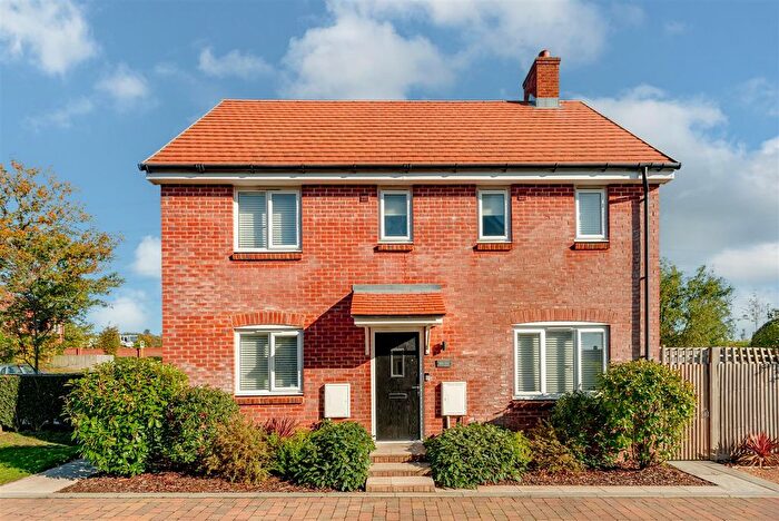 3 Bedroom Detached House For Sale In Rhodes Way, Billingshurst, RH14