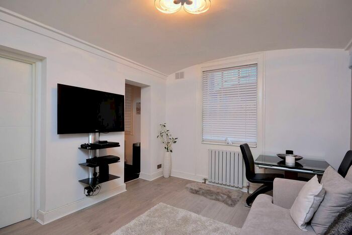 1 Bedroom Flat To Rent In Streatham Street, Bloomsbury, London, WC1A