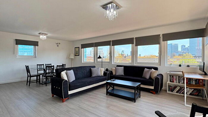 3 Bedroom Apartment To Rent In Conant House, Pelling Street, London, E14
