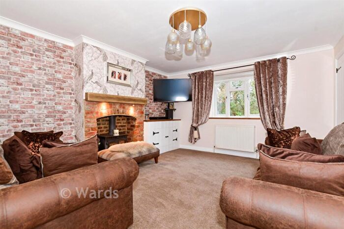 3 Bedroom Semi Detached House For Sale In Birling Road, Leybourne, West Malling, Kent, ME19