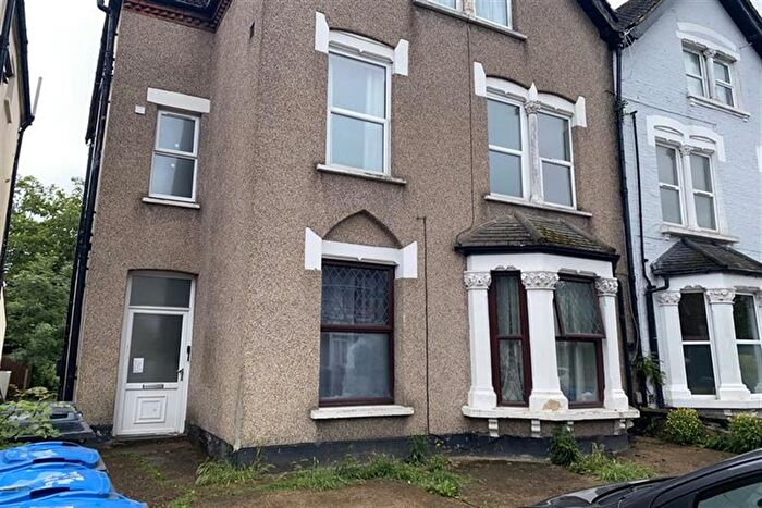 2 Bedroom Flat To Rent In Oliver Grove, SE25