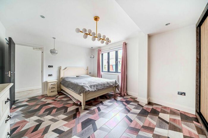 4 Bedroom Semi-Detached House To Rent In Lyndhurst Gardens, Pinner, HA5