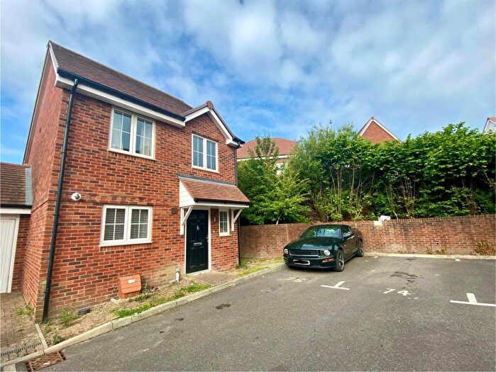 3 Bedroom Detached House For Sale In Woodacres Way, Hailsham, BN27