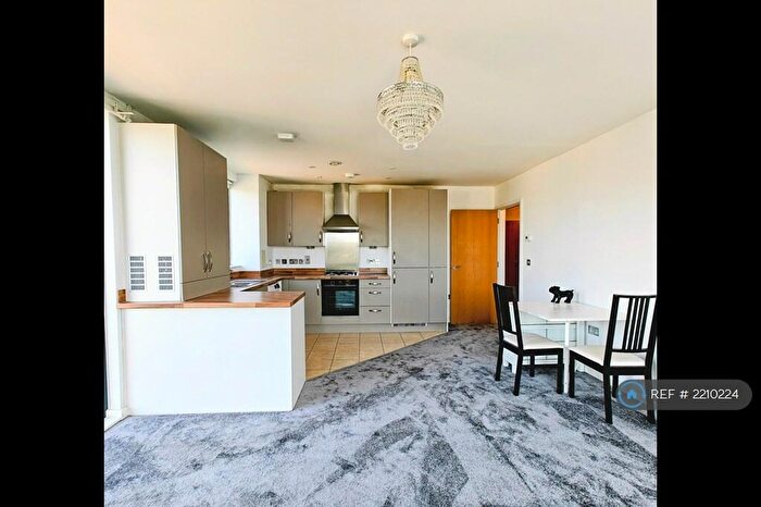 2 Bedroom Flat To Rent In Leaden Hill, Coulsdon, CR5