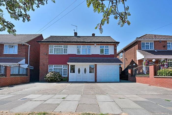 5 Bedroom Detached House For Sale In Doncaster Drive, Northolt, UB5