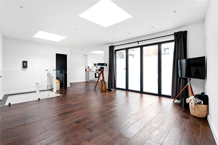 2 Bedroom House To Rent In Laura Terrace, Brownswood Road, London, N4