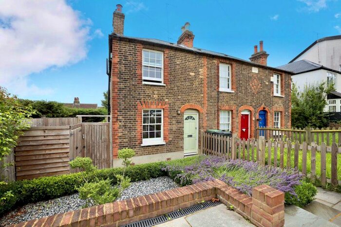 2 Bedroom Property To Rent In North End, Buckhurst Hill IG9