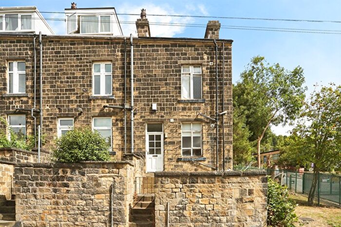 3 Bedroom End Terrace House For Sale In Crownest Road, Bingley, BD16