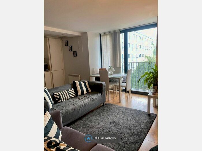 Studio To Rent In Bazalgette Court, London, W6