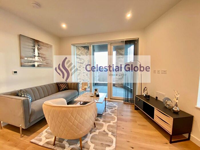 2 Bedroom Flat To Rent In London, N8