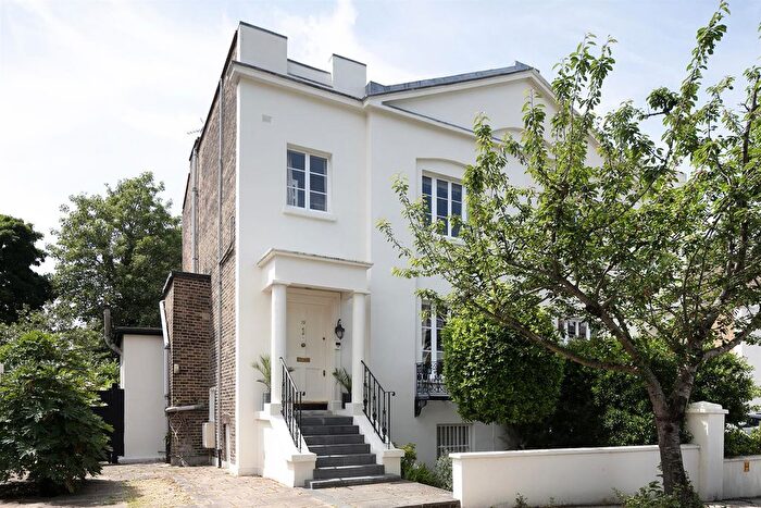 4 Bedroom Semi-detached House For Sale In Champion Grove, Camberwell, SE5