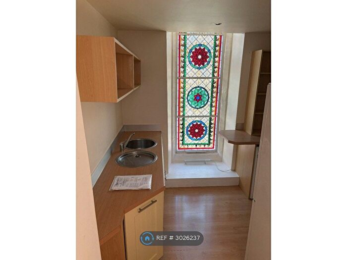 2 Bedroom Flat To Rent In Thorncliffe St, Huddersfield, HD3