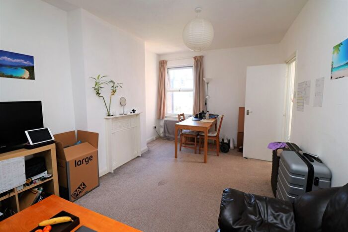 1 Bedroom Flat To Rent In Oakley Gardens, London, N8