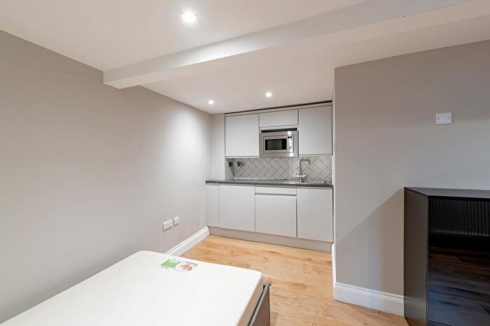 1 Bedroom Flat To Rent In Monmouth Street, Bath, BA1