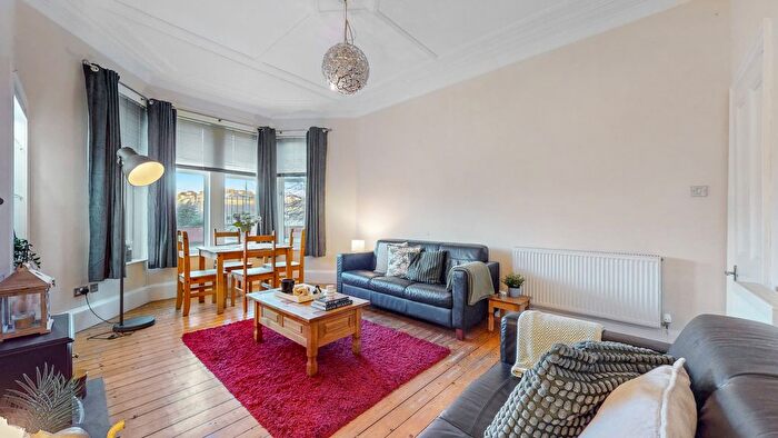 2 Bedroom Flat For Sale In Woodcroft Avenue, Glasgow, G11