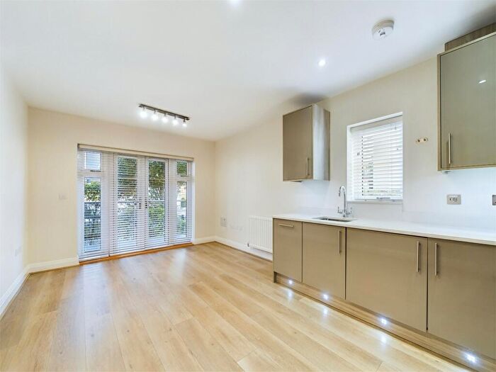 2 Bedroom Apartment To Rent In Bridge Avenue, Maidenhead, Berkshire, SL6