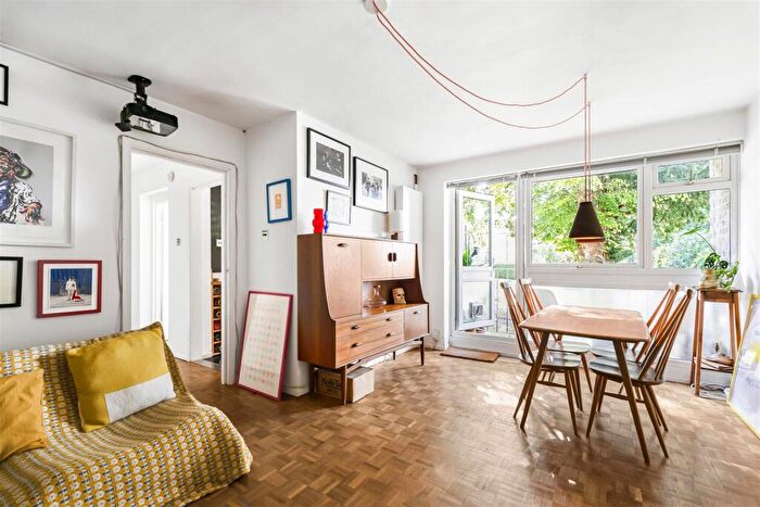 2 Bedroom Apartment For Sale In Eaton Road, Sutton, SM2