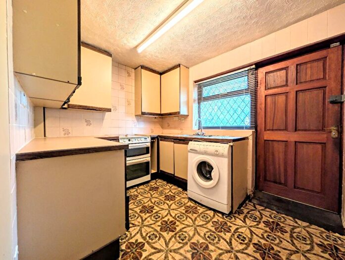 3 Bedroom Bungalow For Sale In Lichfield Close, Farnworth, Bolton, BL4