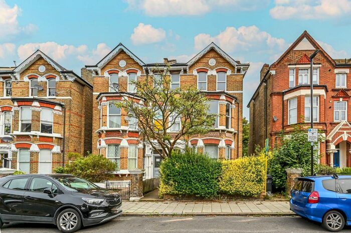 3 Bedroom Flat To Rent In Tierney Road, Streatham Hill, London, SW2