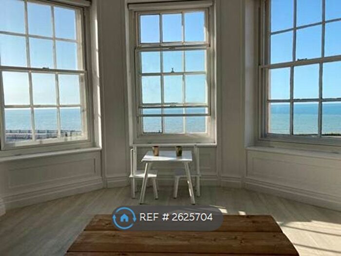 2 Bedroom Flat To Rent In Temeraire Court, Margate, CT9