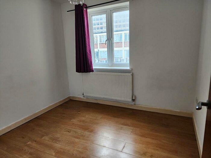 2 Bedroom Apartment To Rent In Chapel Street, Woking, GU21