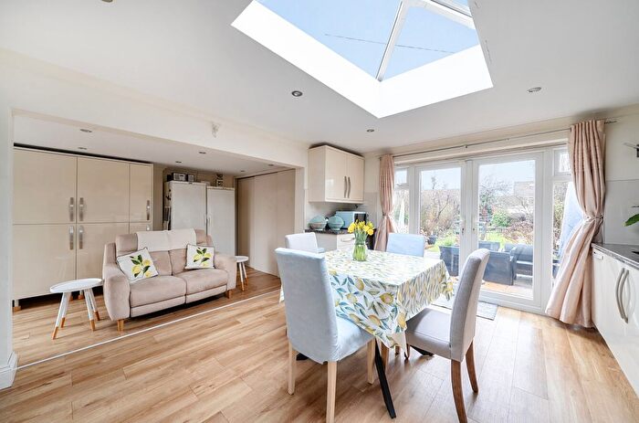 4 Bedroom Semi Detached House For Sale In Binfield Road, Bracknell, Berkshire, RG42