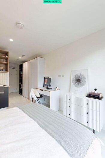 Studio To Rent In Commercial Road, London, E14