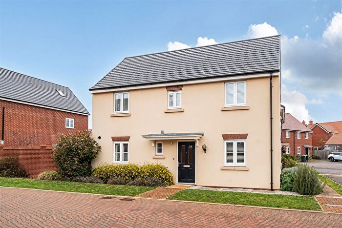 3 Bedroom Detached House For Sale In Sutherland Lane, Biddenham, Bedford, MK40