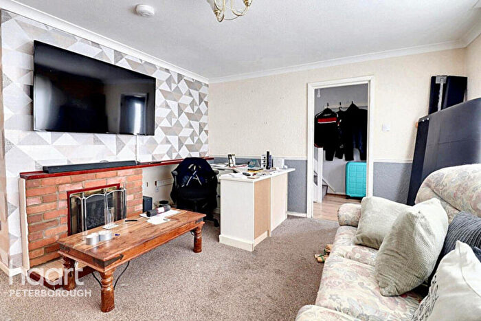 3 Bedroom Detached House For Sale In Coneygree Road, Stanground, PE2