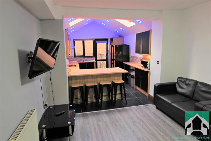 5 Bedroom House To Rent In Florence Buildings, Birmingham, B29