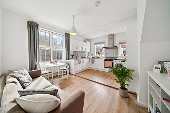 2 Bedroom Flat For Sale In Aristotle Road, Clapham, London, SW4