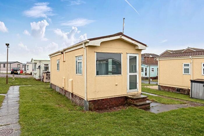 1 Bedroom Park Home For Sale In Brighton Road, Lancing, BN15