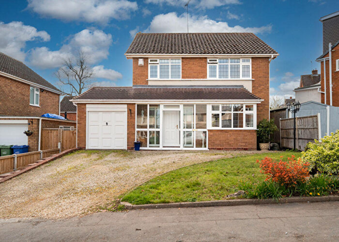 3 Bedroom Detached House For Sale In Lawnswood Avenue, Wordsley, DY8