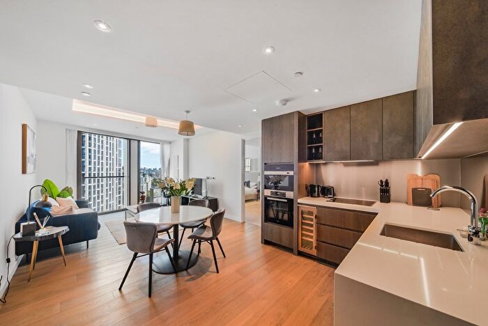 2 Bedroom Flat To Rent In Carnation Way, London, SW8