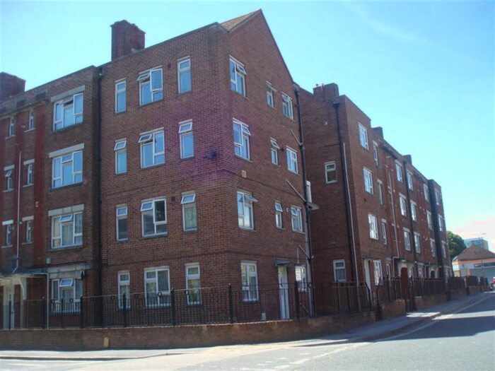 3 Bedroom Property To Rent In Kings House, Lime Street, Southampton, SO14