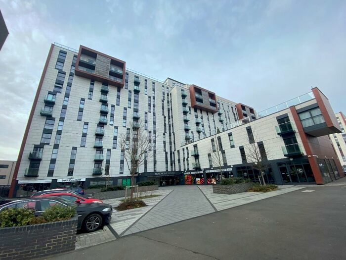 2 Bedroom Flat For Sale In Victoria Avenue, Southend-On-Sea, Essex, SS2