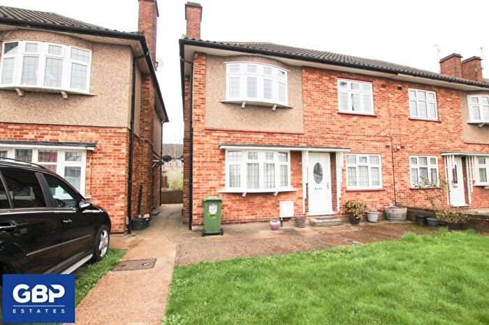 2 Bedroom Flat To Rent In Station Road, Gidea Park, RM2