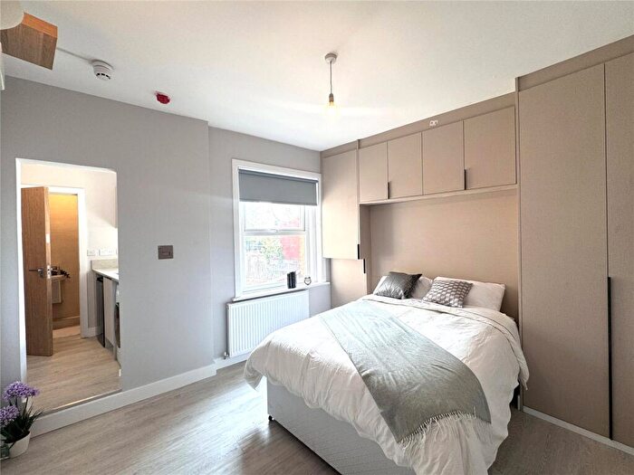 Apartment To Rent In High Road, Willesden Green, NW10
