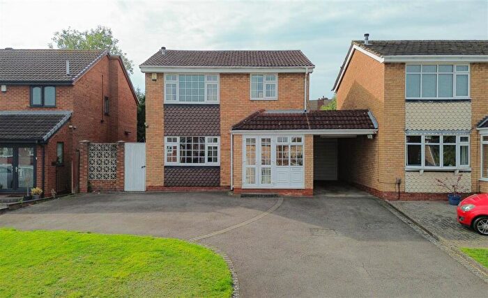 3 Bedroom Detached House For Sale In Paddock Drive, Birmingham, B26
