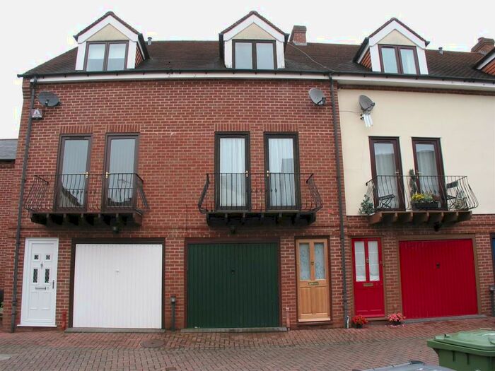 3 Bedroom Town House To Rent In Millside Court, Bewdley, DY12