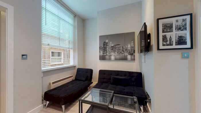 1 Bedroom Ground Flat To Rent In Drayton Gardens, SW10