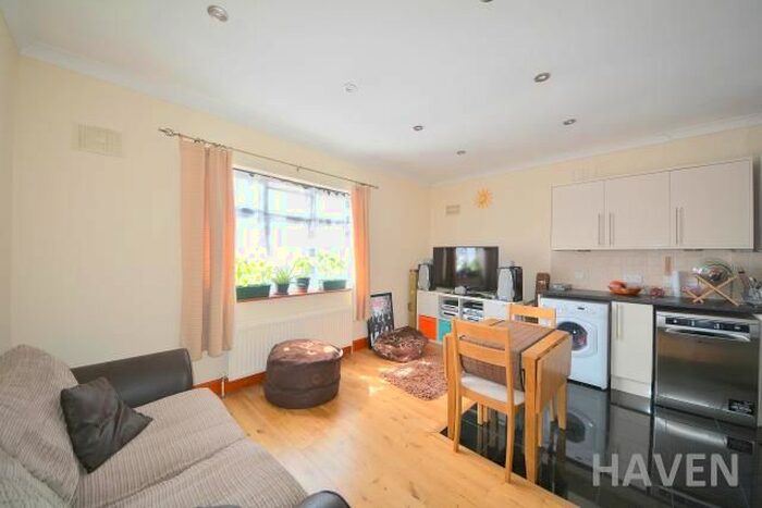 1 Bedroom Flat To Rent In Mays Lane, Barnet, EN5