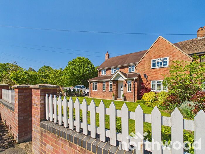 4 Bedroom Semi-Detached House For Sale In Common Way, Hothfield, TN26