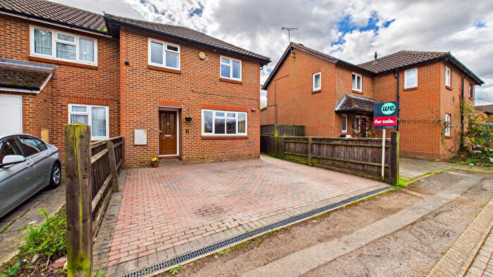 3 Bedroom End Of Terrace House For Sale In Sussex Close, Aylesbury, Buckinghamshire, HP19