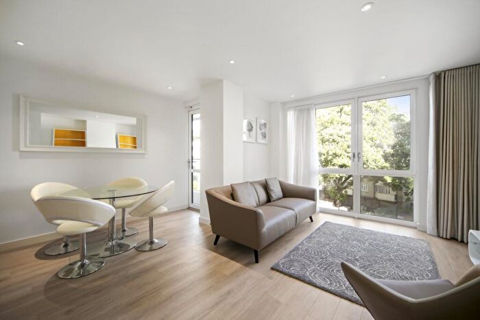 2 Bedroom Apartment To Rent In Devan Grove London, N4