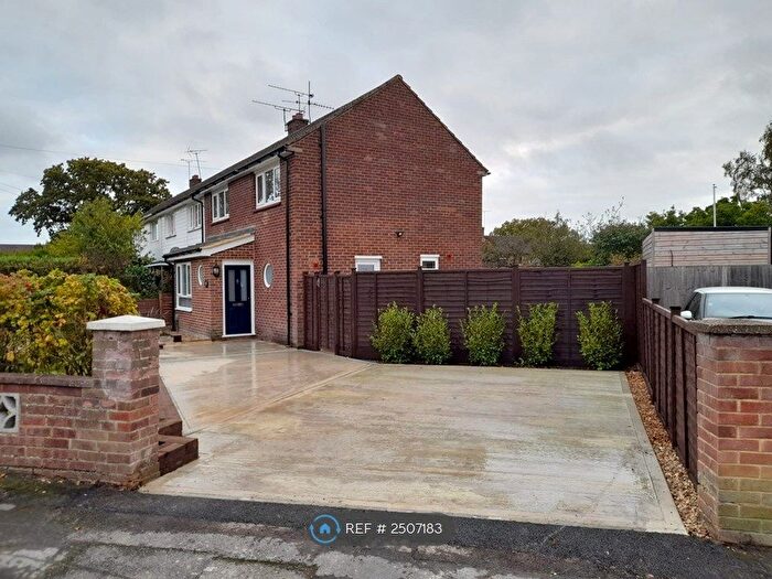 3 Bedroom Semi-Detached House To Rent In Middlemoor Road, Frimley, GU16