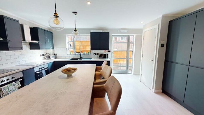 8 Bedroom Flat To Rent In North Sherwood Street, Arboretum, Nottingham, NG1