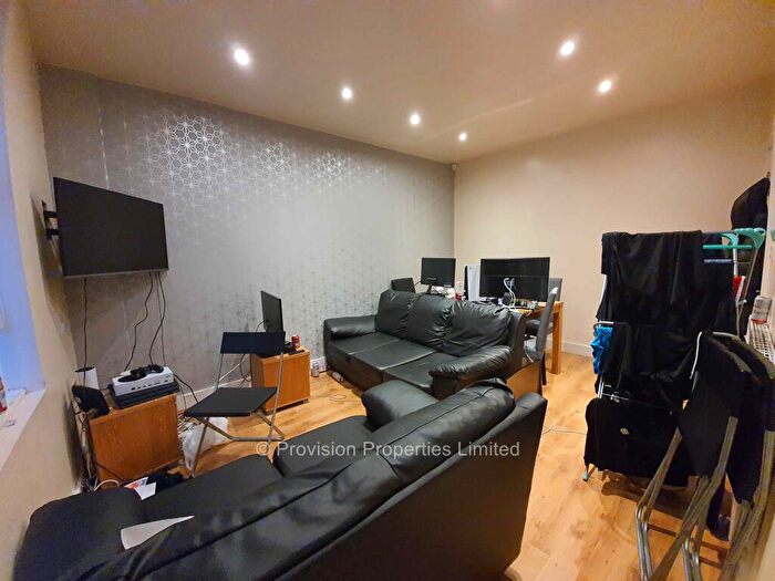 5 Bedroom Terraced House To Rent In Royal Park Grove, Hyde Leeds, LS6