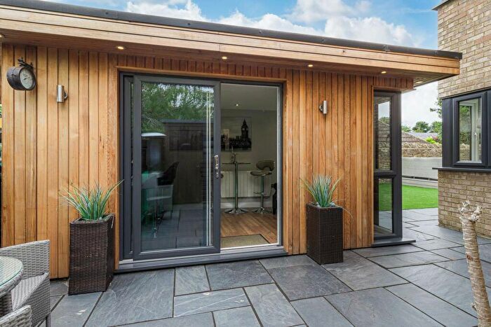 5 Bedroom Detached House For Sale In Mansel Close, Cosgrove, MK19